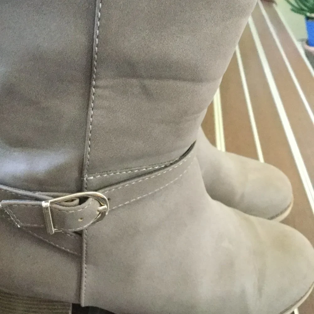 Girls size 3 knee high side zip boots great used condition tan brown in color - Picture 2 of 9